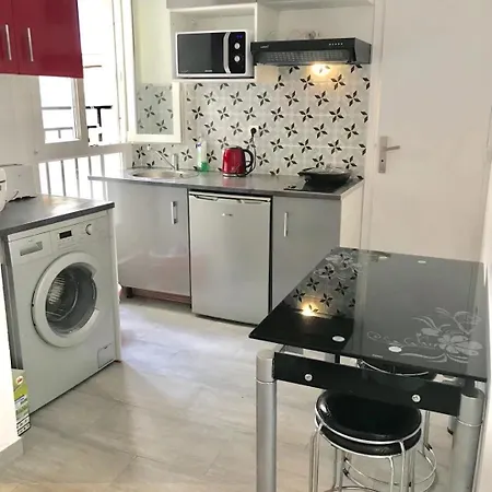 Bastillle Two Bedroom דירה *