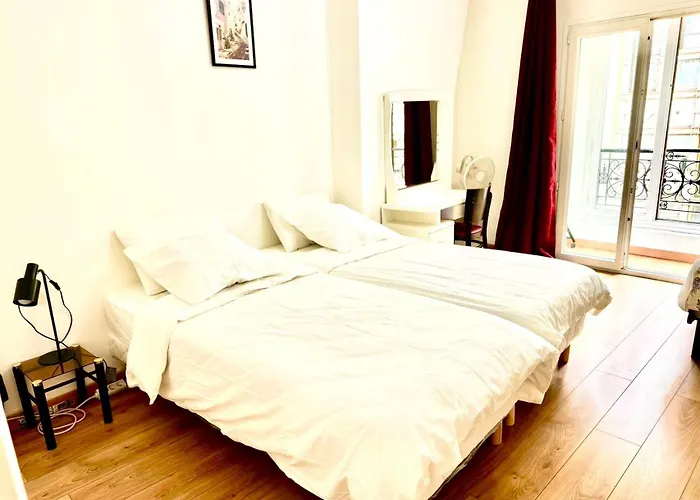 Bastillle Two Bedroom Apartment *